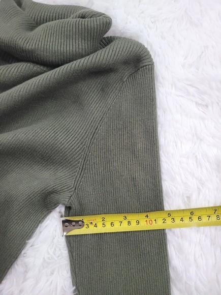 [378] Calvin Klein Green Turtle Neck Sweater - Picture 4 of 9
